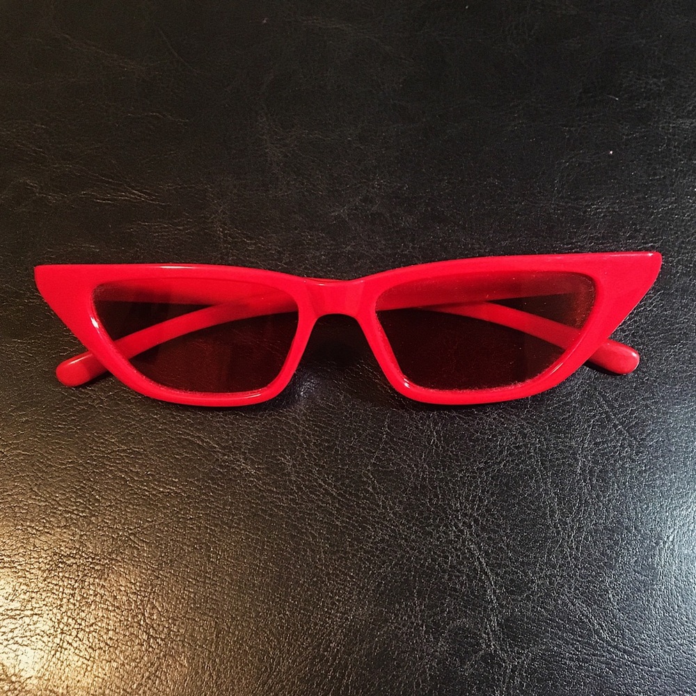 glasses/sunglasses